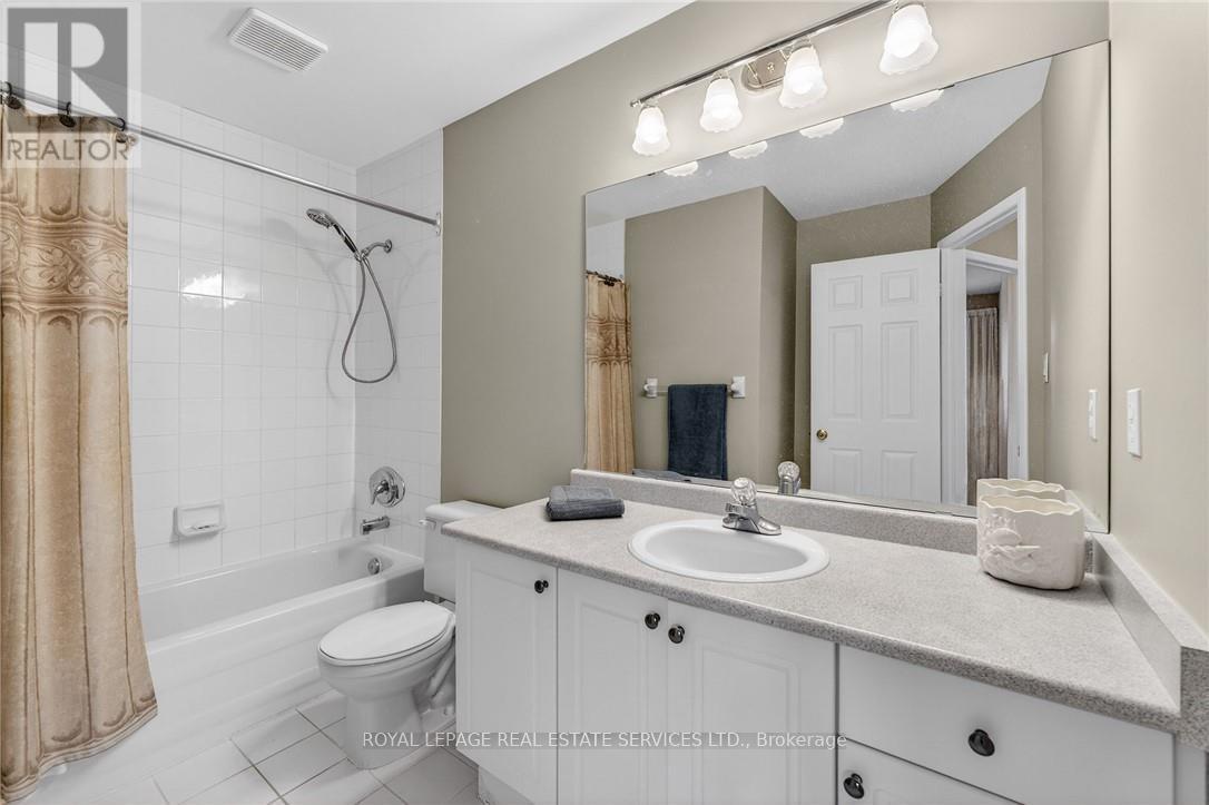 120 - 3333 New Street, Burlington, ON - Indoor Photo Showing Bathroom