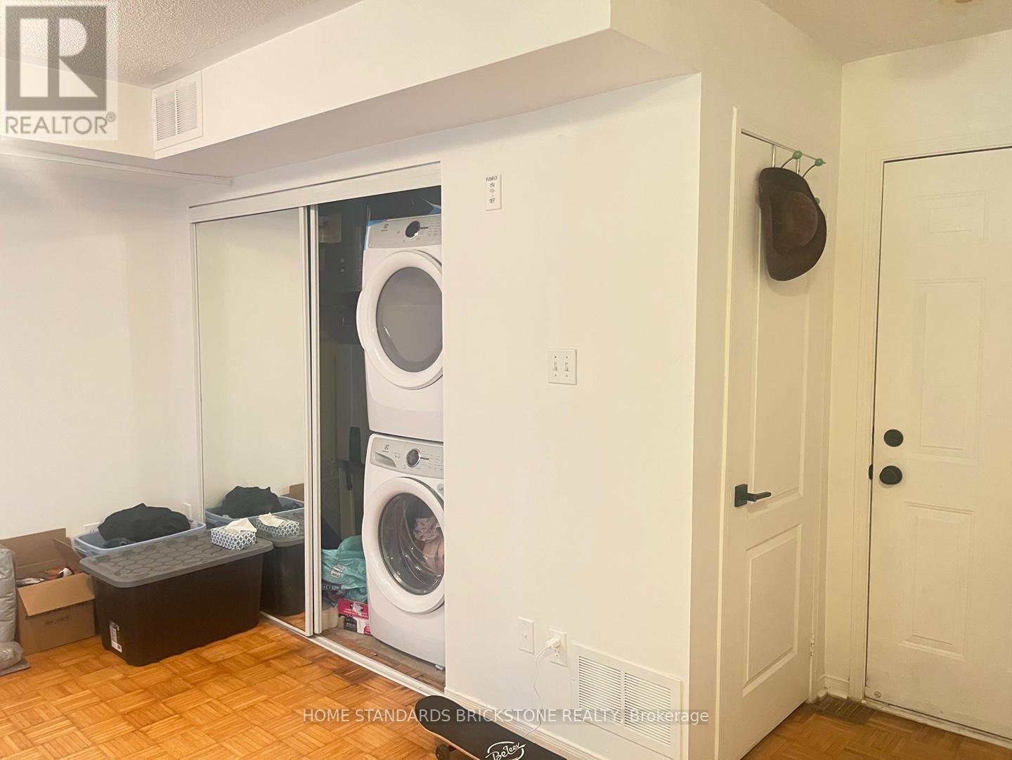 02 - 159 Tenth Street, Toronto, ON - Indoor Photo Showing Laundry Room