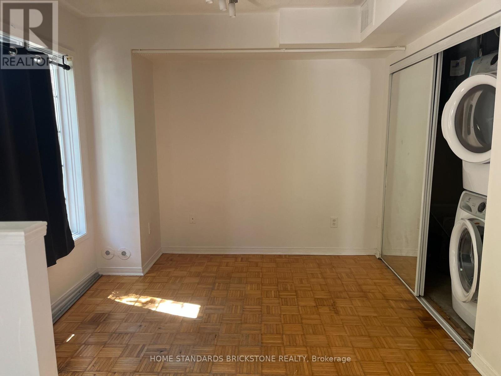 02 - 159 Tenth Street, Toronto, ON - Indoor Photo Showing Laundry Room