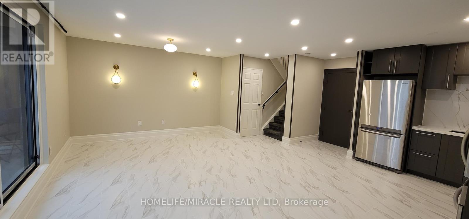 76 - 1036 Falgarwood Drive, Oakville, ON - Indoor