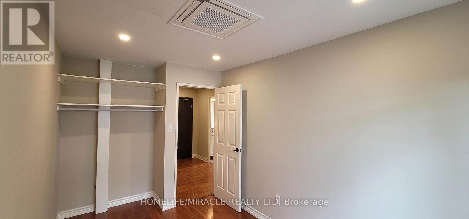 76 - 1036 Falgarwood Drive, Oakville, ON - Indoor