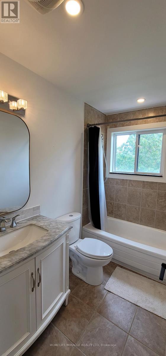 76 - 1036 Falgarwood Drive, Oakville, ON - Indoor Photo Showing Bathroom
