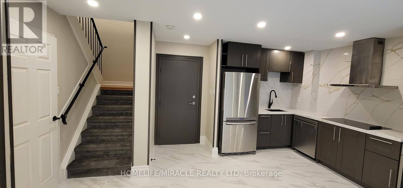 76 - 1036 Falgarwood Drive, Oakville, ON - Indoor Photo Showing Kitchen With Upgraded Kitchen