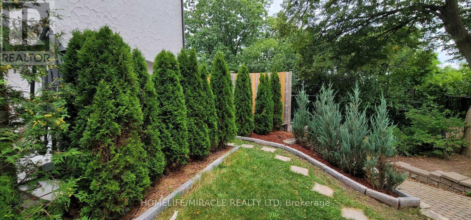 76 - 1036 Falgarwood Drive, Oakville, ON - Outdoor