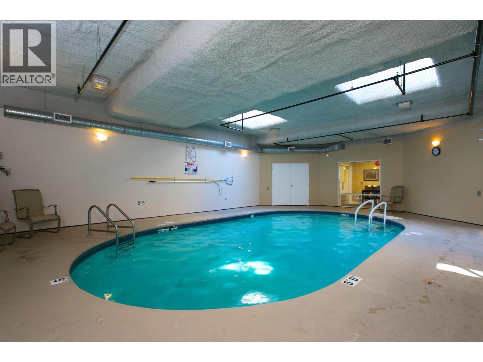 1966 Durnin Road Unit# 501, Kelowna, BC - Indoor Photo Showing Garage