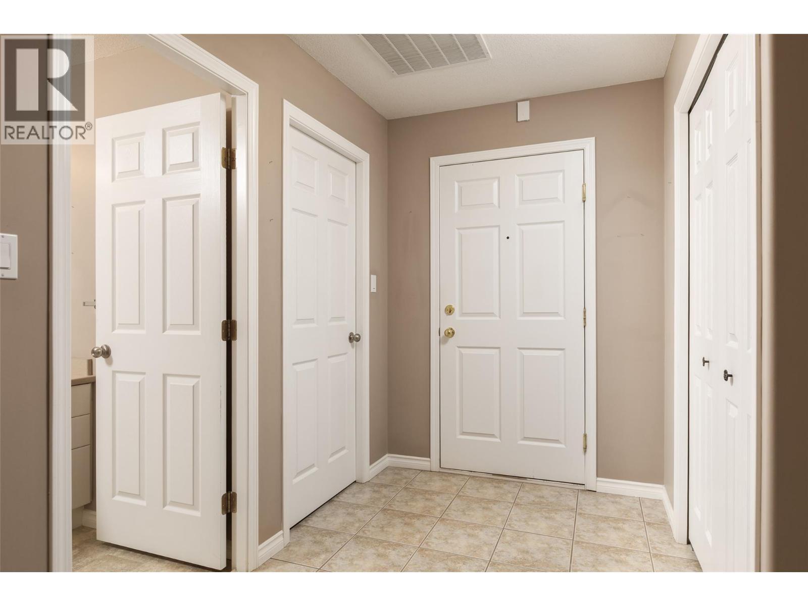 1966 Durnin Road Unit# 501, Kelowna, BC - Indoor Photo Showing Other Room