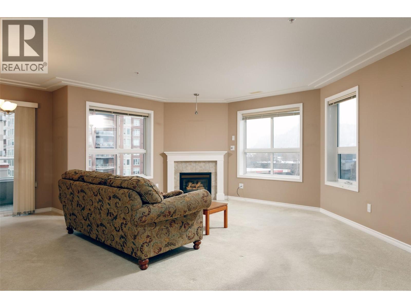 1966 Durnin Road Unit# 501, Kelowna, BC - Indoor Photo Showing Living Room With Fireplace