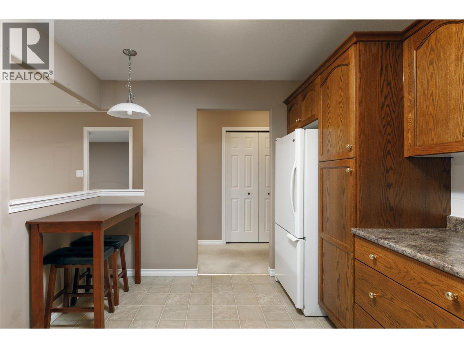 1966 Durnin Road Unit# 501, Kelowna, BC - Indoor Photo Showing Kitchen