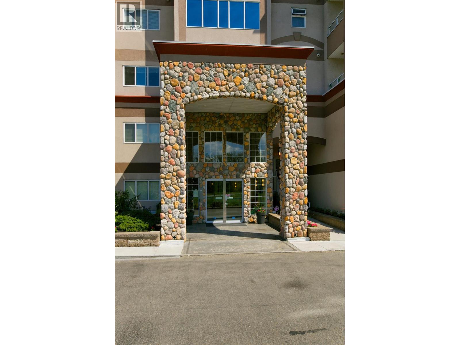 1966 Durnin Road Unit# 501, Kelowna, BC - Outdoor