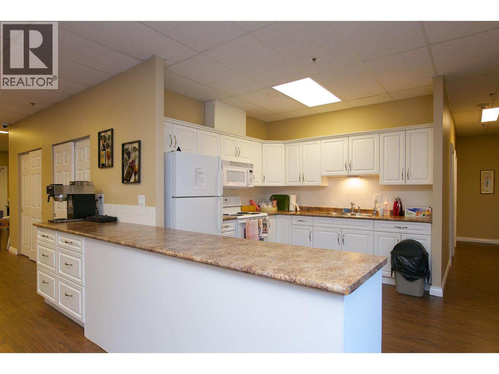 1966 Durnin Road Unit# 501, Kelowna, BC - Indoor Photo Showing Kitchen