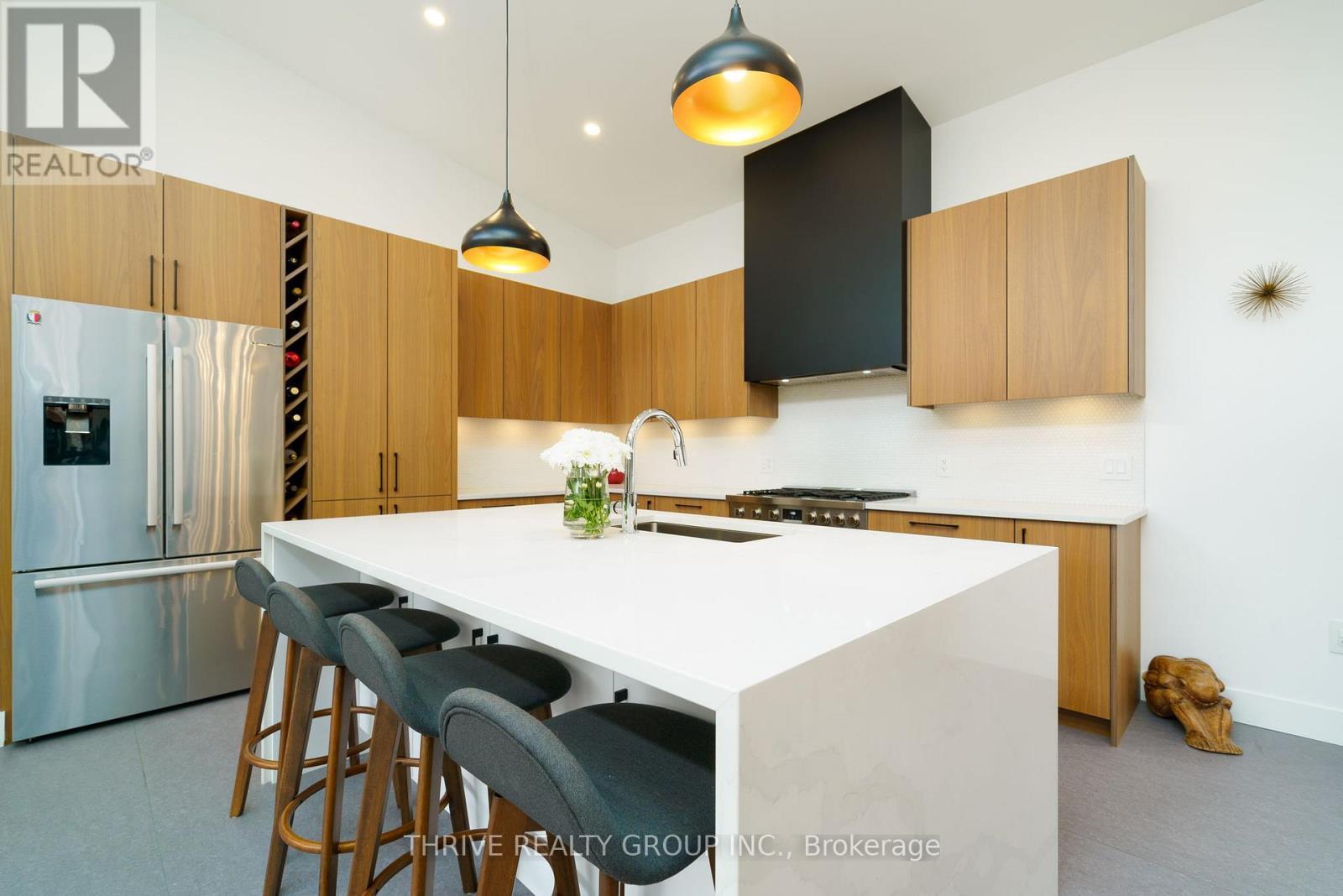 10107 Pinery Bluffs Road, Lambton Shores (Grand Bend), ON - Indoor Photo Showing Kitchen With Upgraded Kitchen