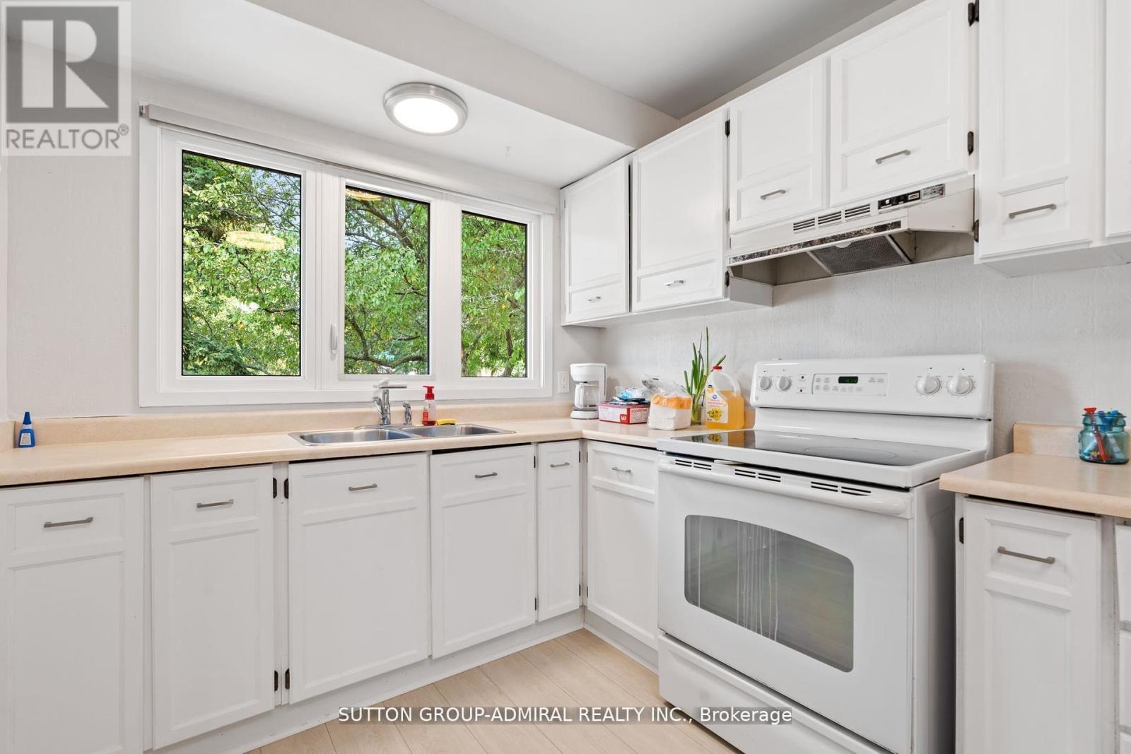 821 Bridle Path Crescent, Kingston, ON - Indoor Photo Showing Kitchen With Double Sink