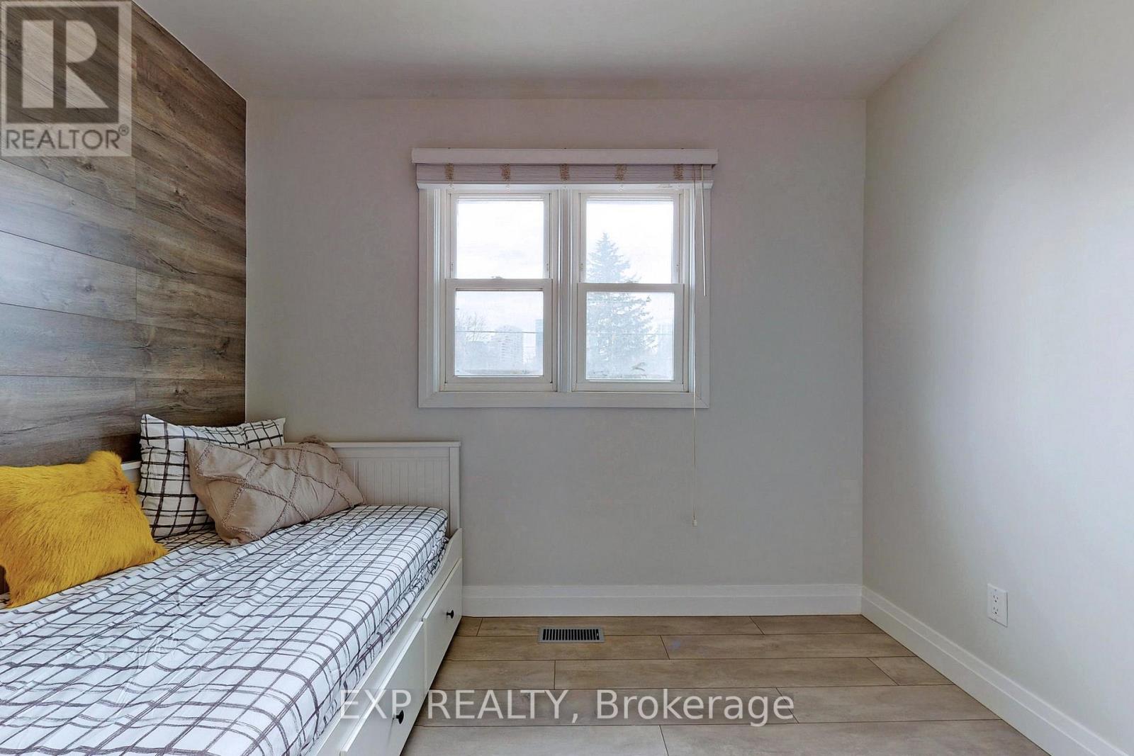 Main - 9 Silverview Drive, Toronto, ON - Indoor Photo Showing Bedroom