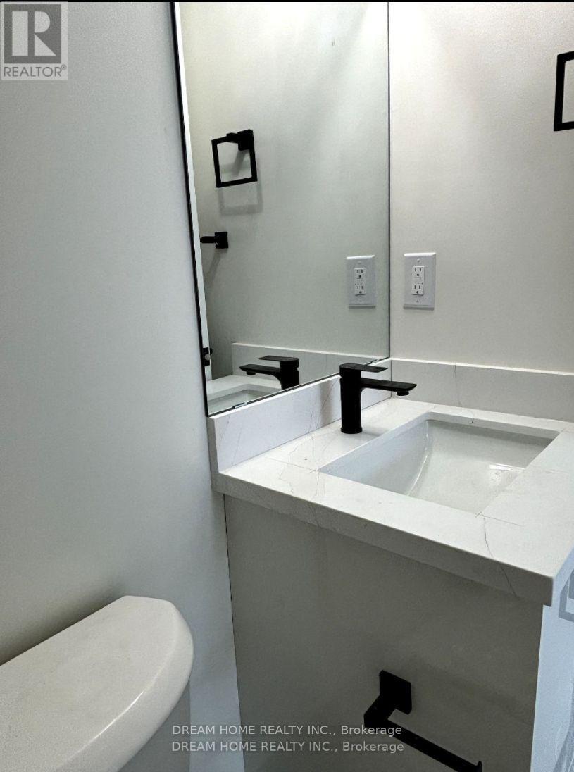 103 - 643 Bathurst Street, Toronto, ON - Indoor Photo Showing Bathroom