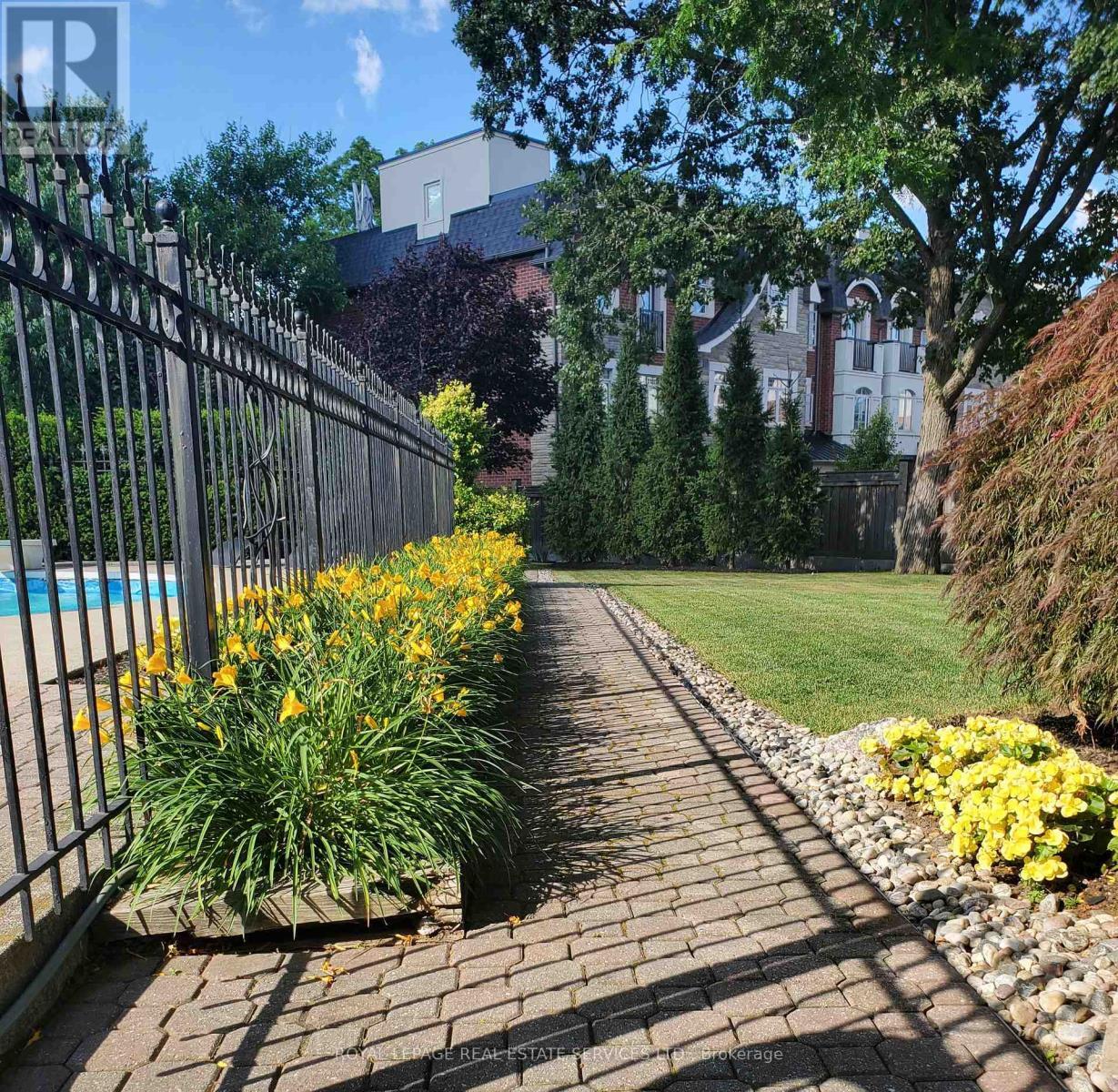 44 Wigwoss Drive, Vaughan, ON - Outdoor