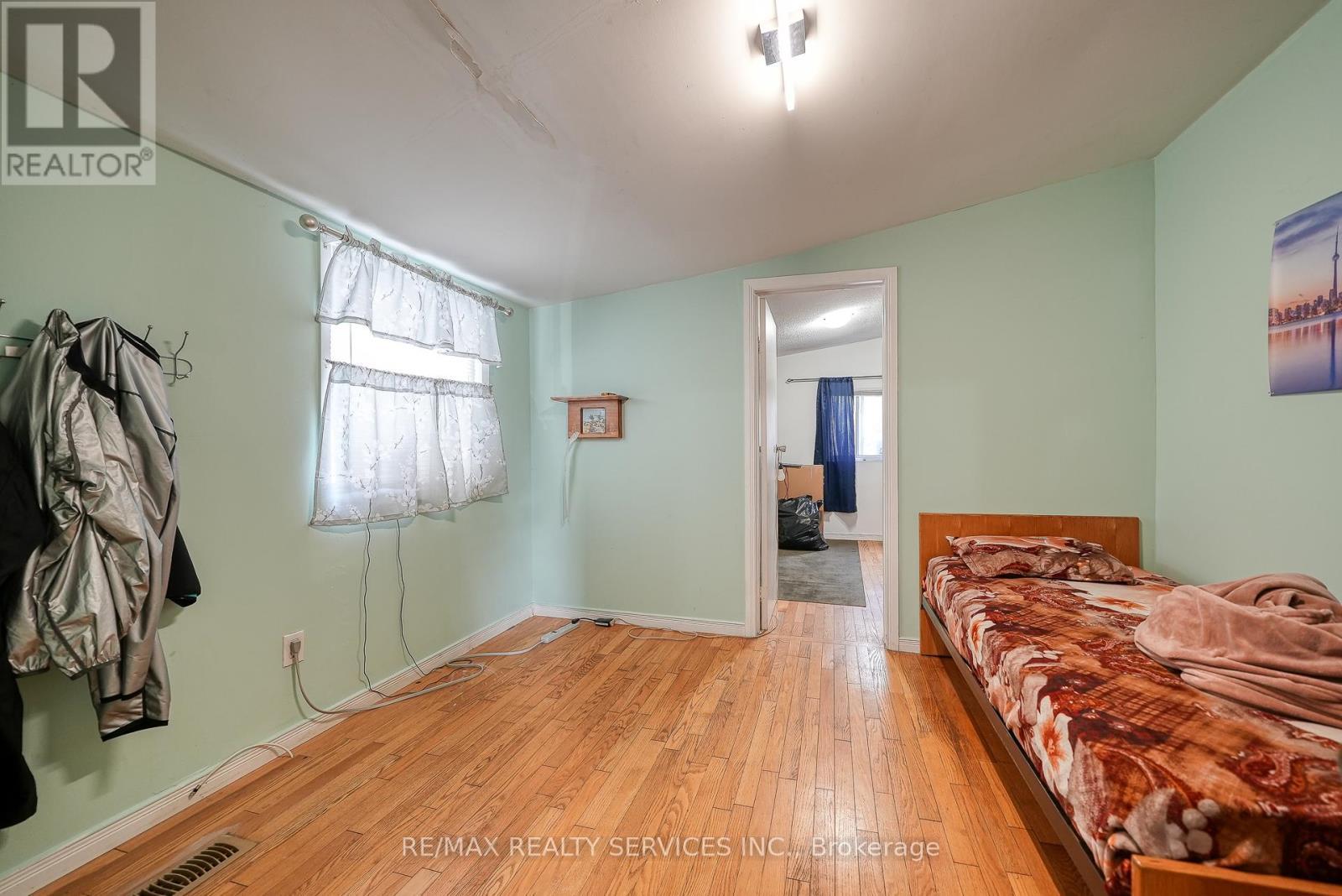 24 Norlan Avenue, London East, ON - Indoor