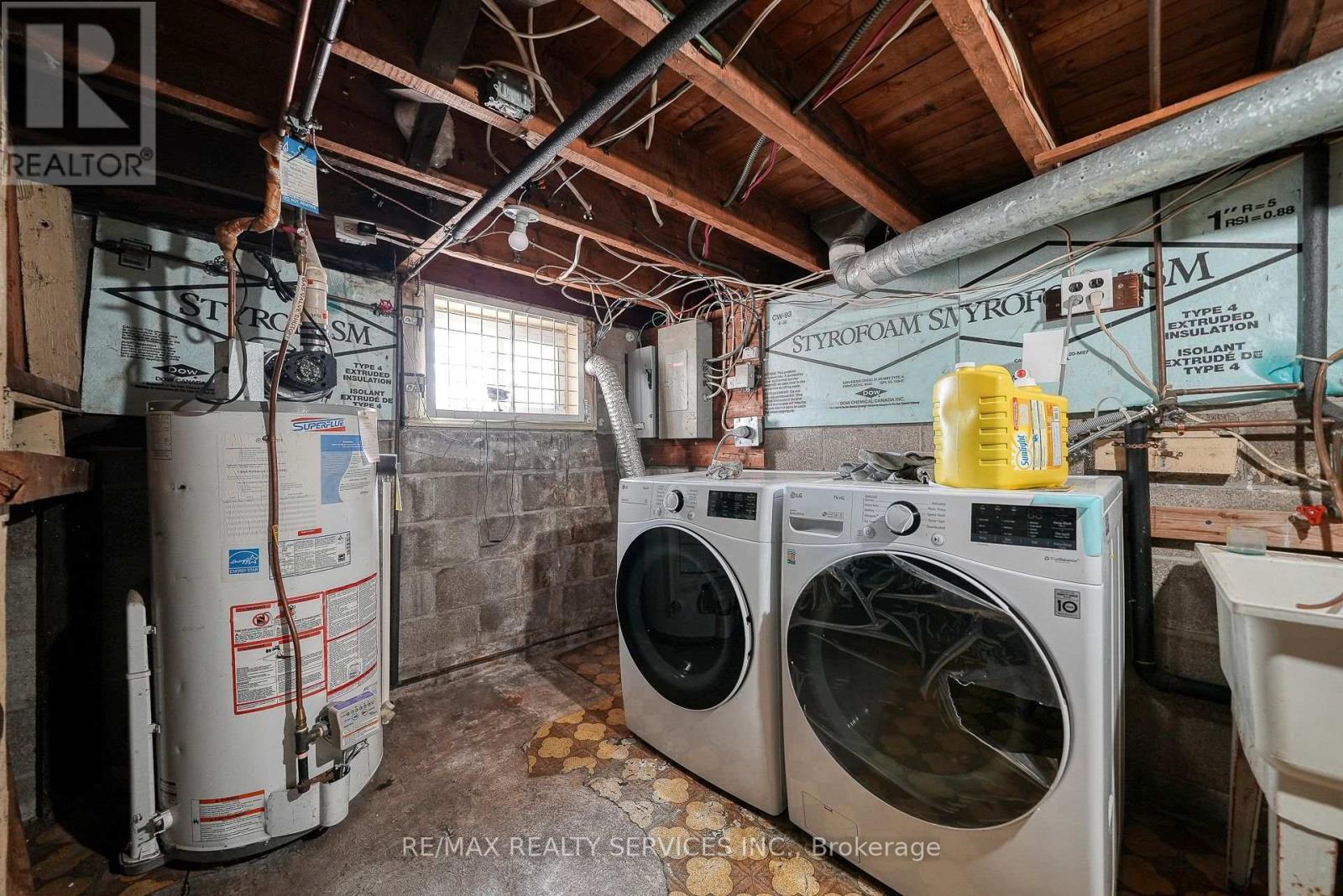 24 Norlan Avenue, London East, ON - Indoor Photo Showing Laundry Room