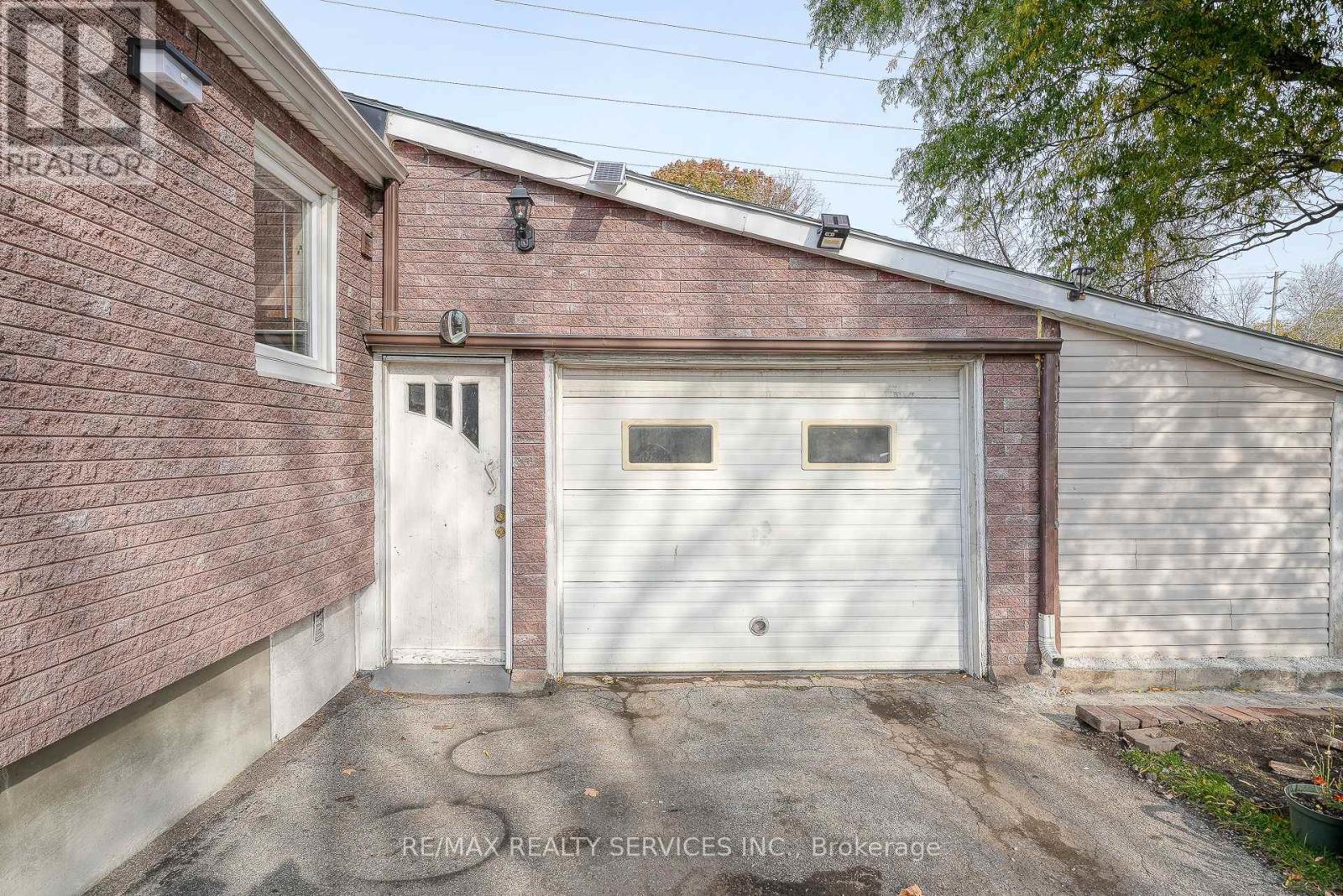 24 Norlan Avenue, London East, ON - Outdoor
