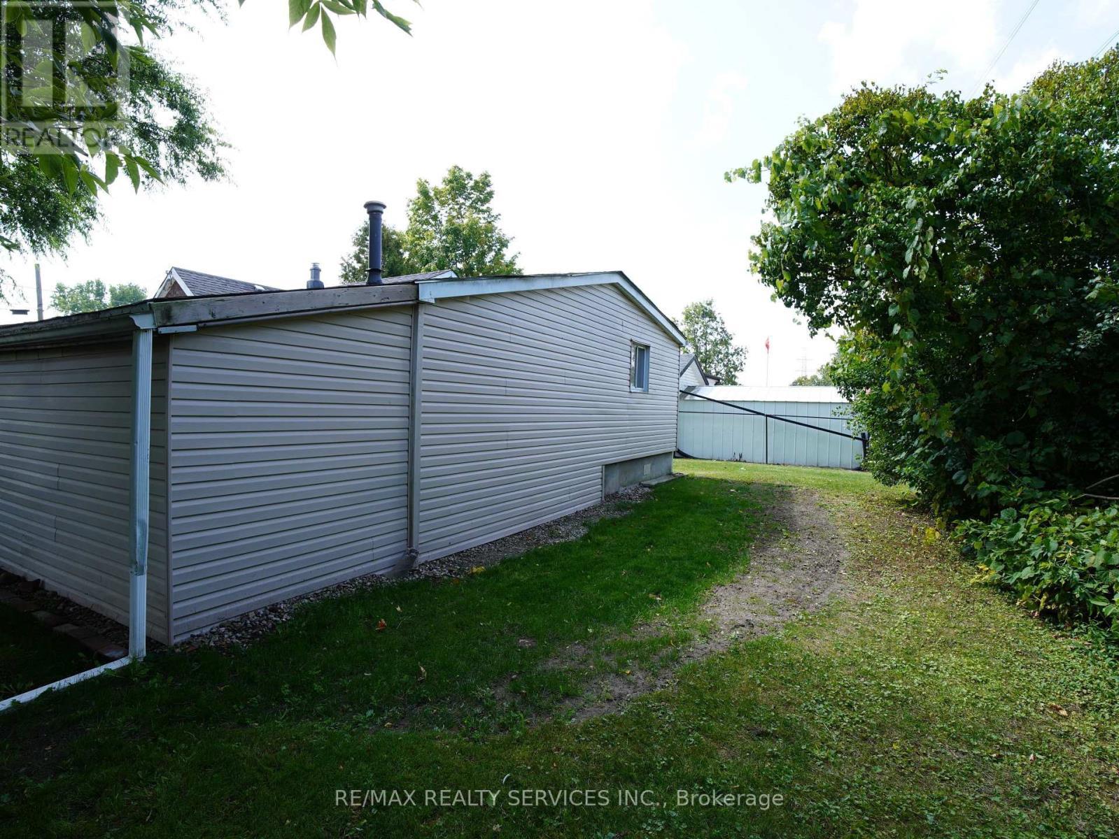 24 Norlan Avenue, London East, ON - Outdoor