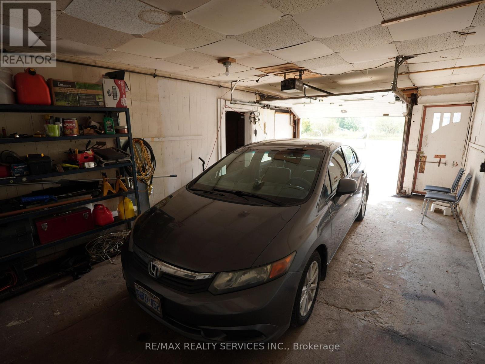 24 Norlan Avenue, London East, ON - Indoor Photo Showing Garage