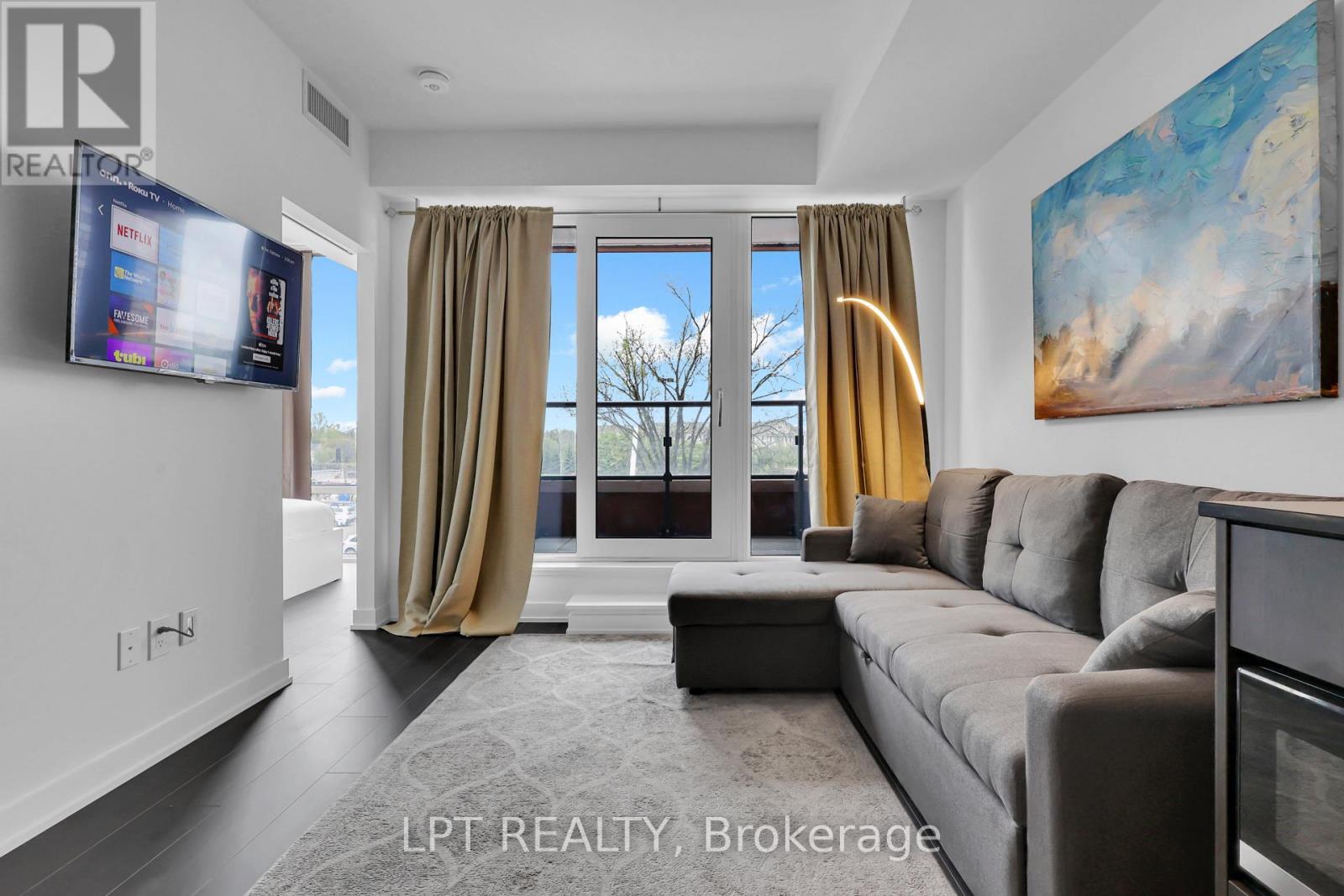 223 - 28 Ann Street, Mississauga, ON - Indoor Photo Showing Living Room