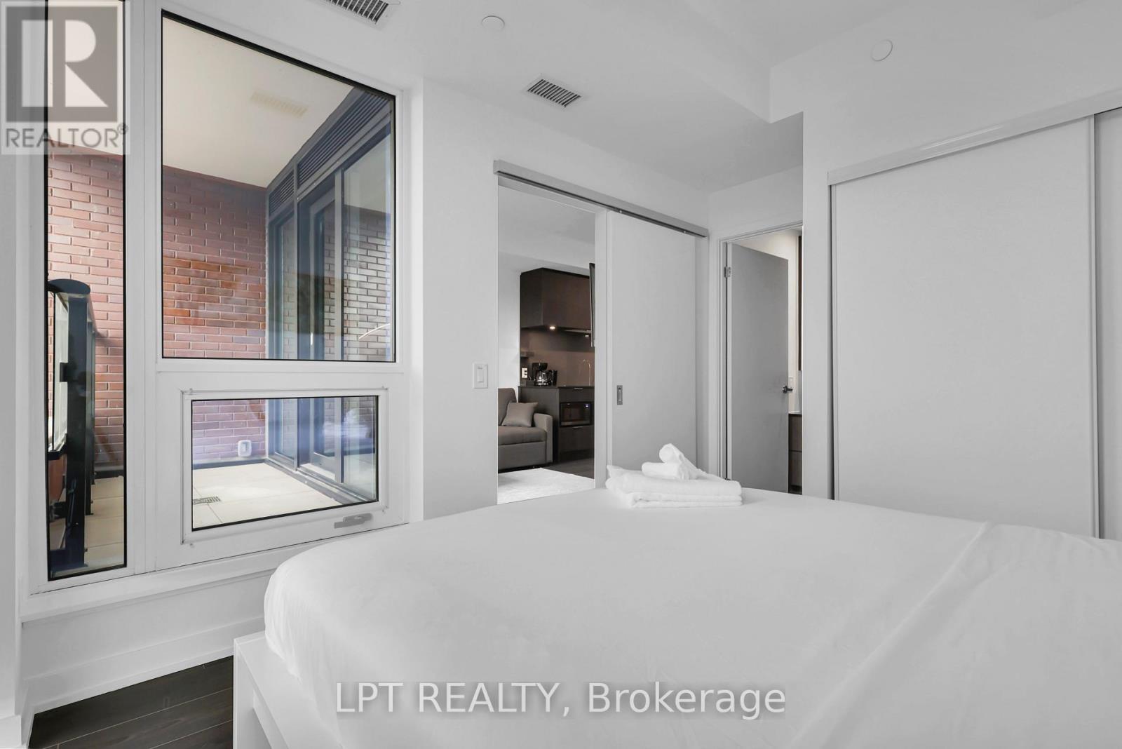 223 - 28 Ann Street, Mississauga, ON - Indoor Photo Showing Bedroom