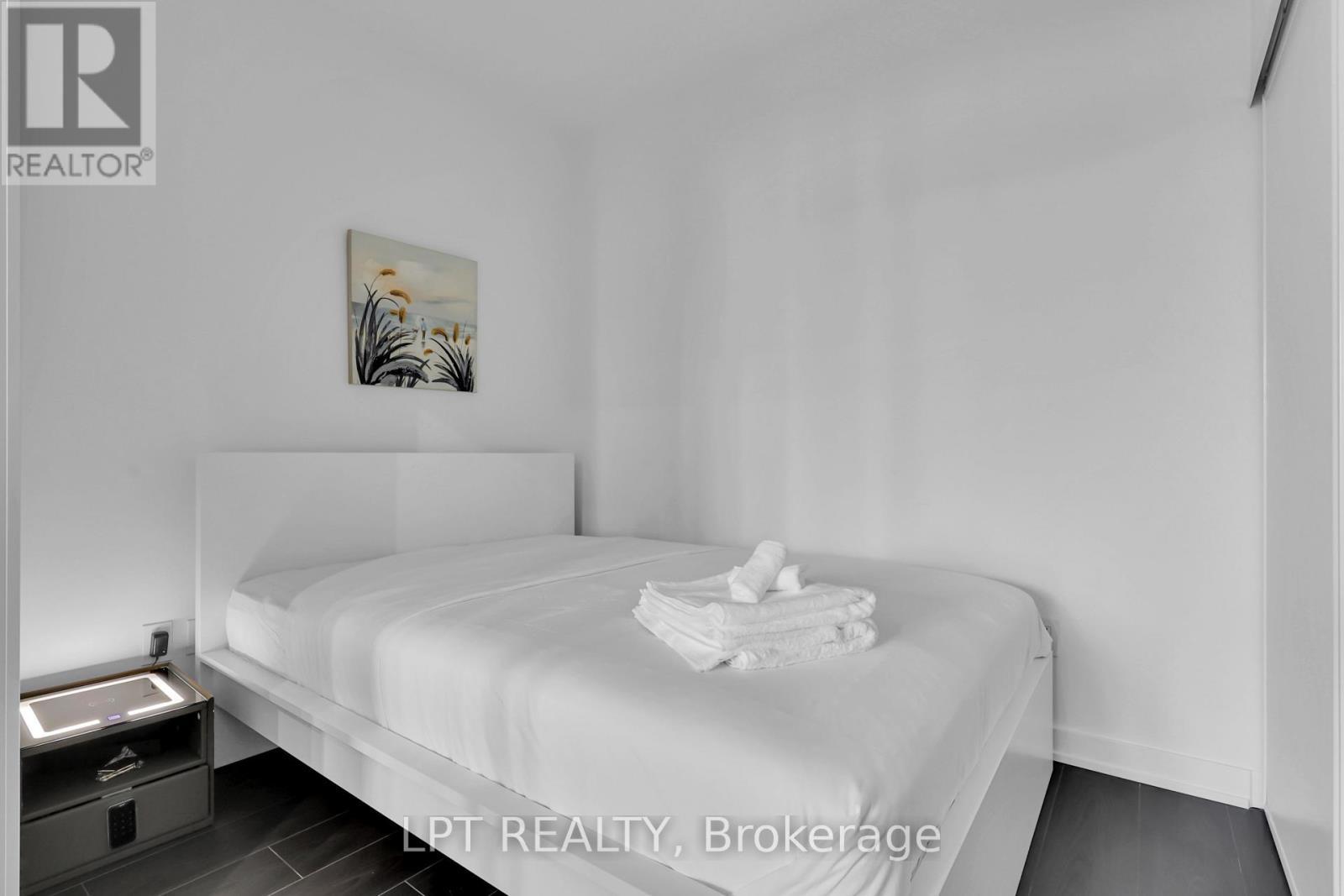 223 - 28 Ann Street, Mississauga, ON - Indoor Photo Showing Bedroom