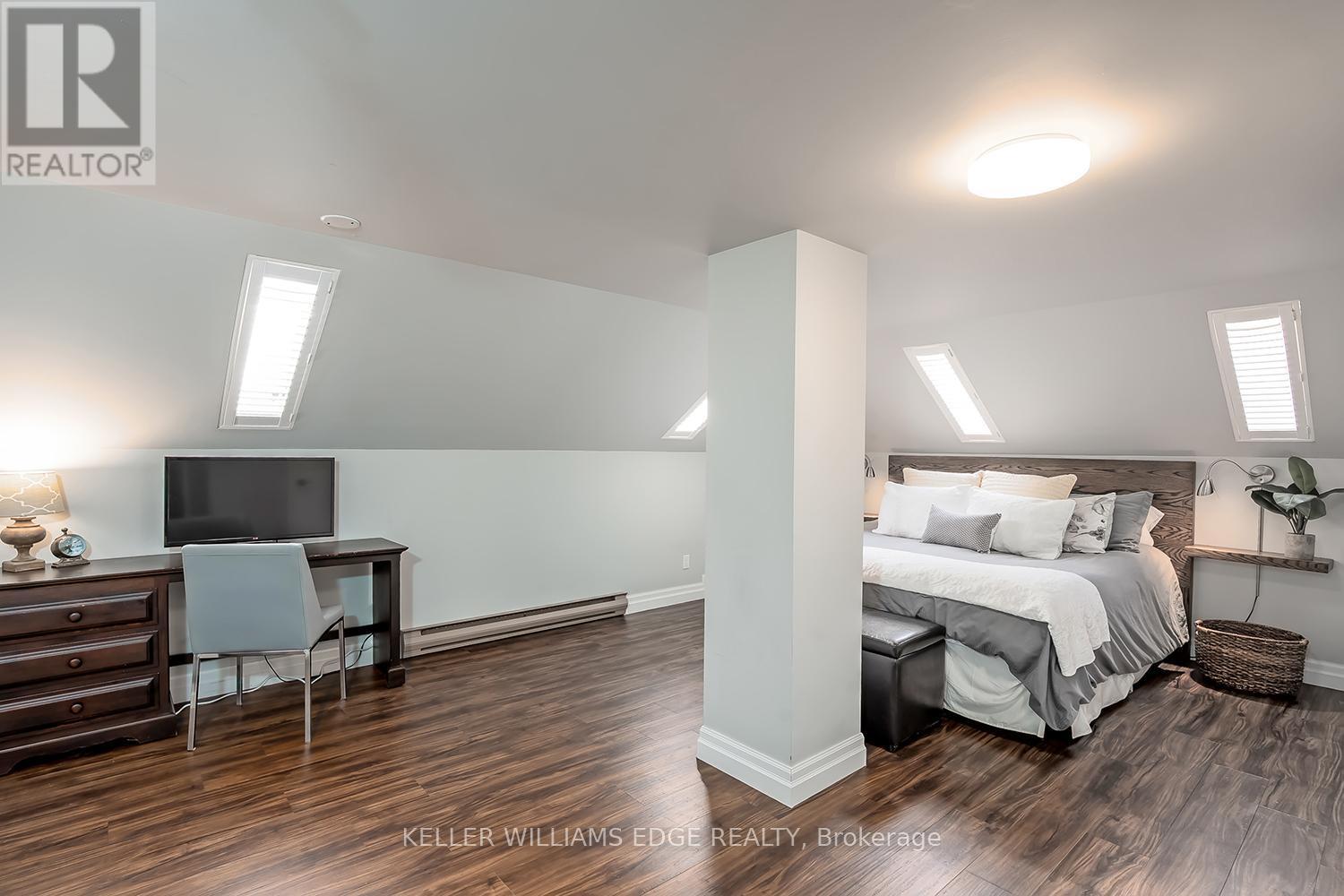 6 - 432 Burlington Avenue, Burlington, ON - Indoor Photo Showing Bedroom