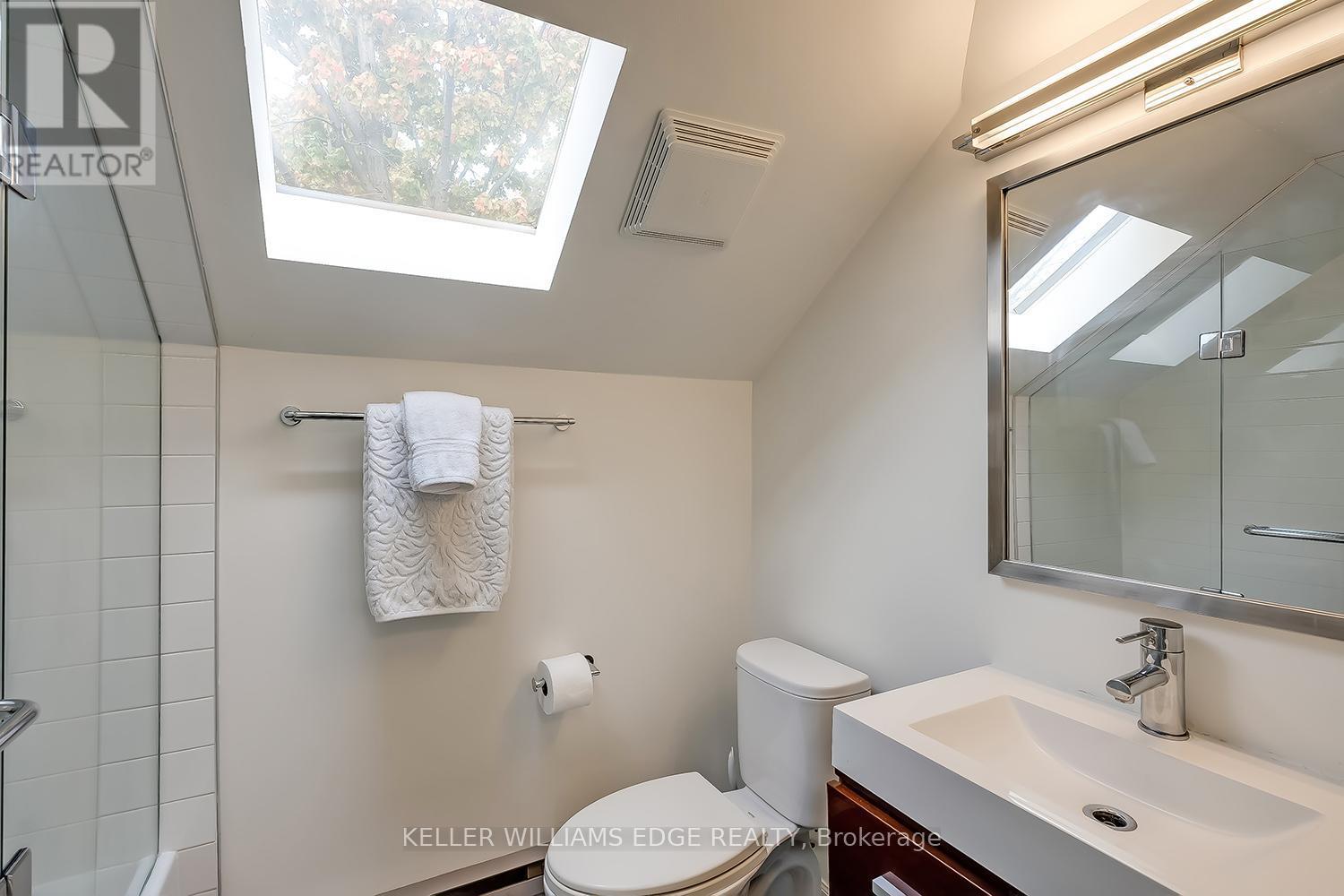 6 - 432 Burlington Avenue, Burlington, ON - Indoor Photo Showing Bathroom