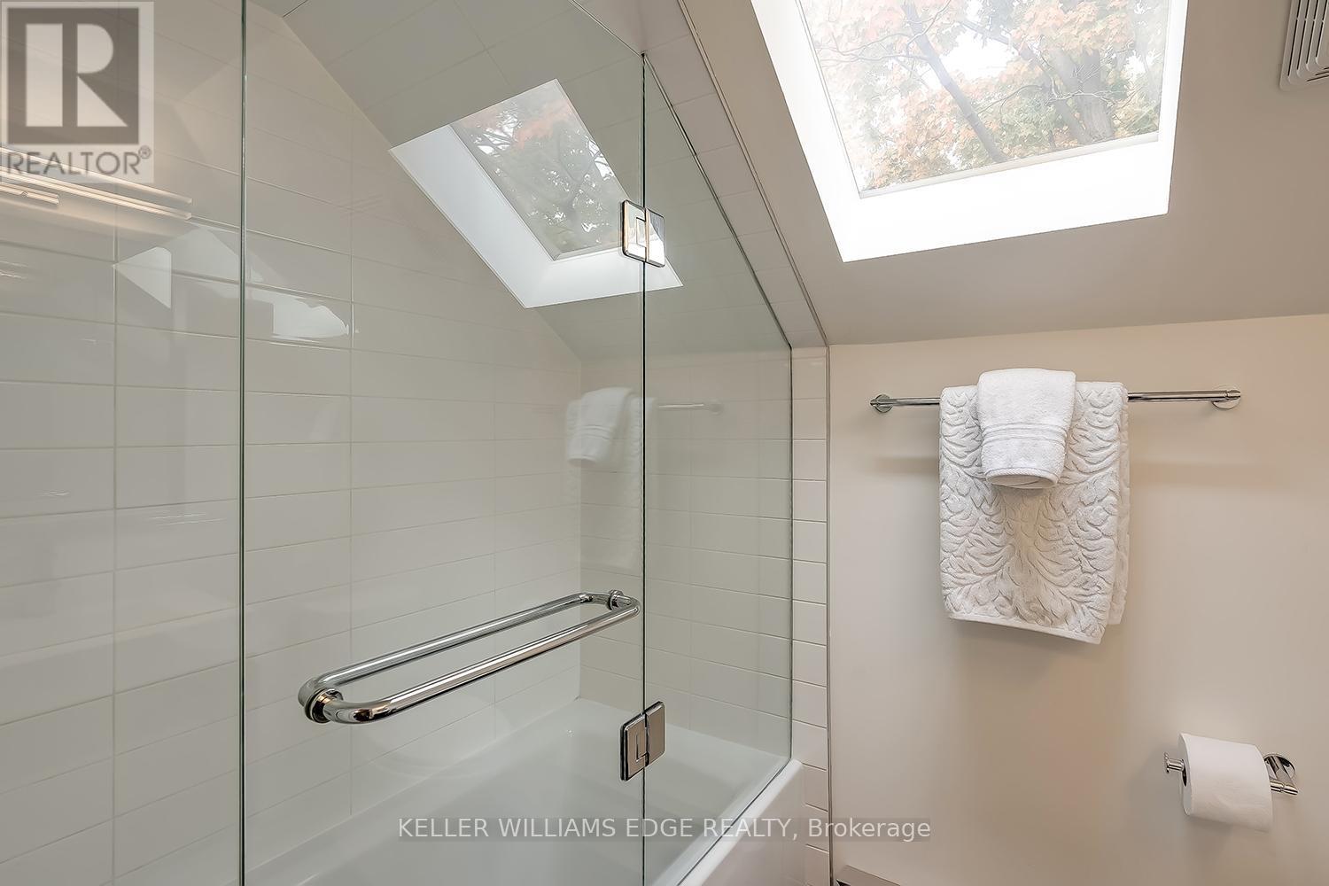 6 - 432 Burlington Avenue, Burlington, ON - Indoor Photo Showing Bathroom