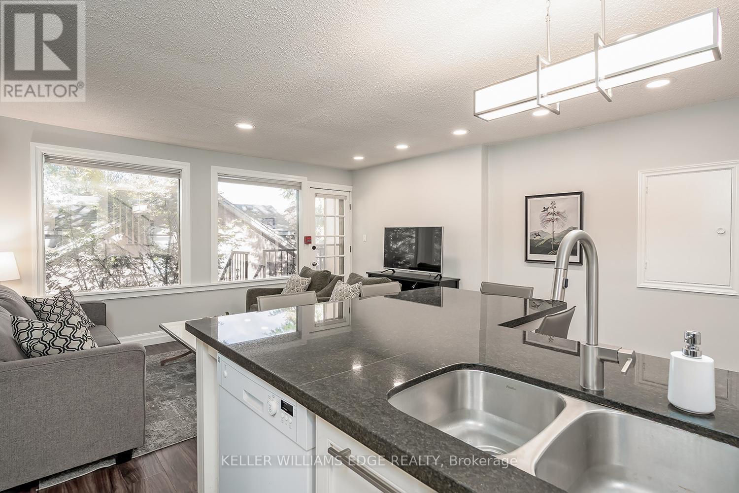 6 - 432 Burlington Avenue, Burlington, ON - Indoor Photo Showing Kitchen With Double Sink