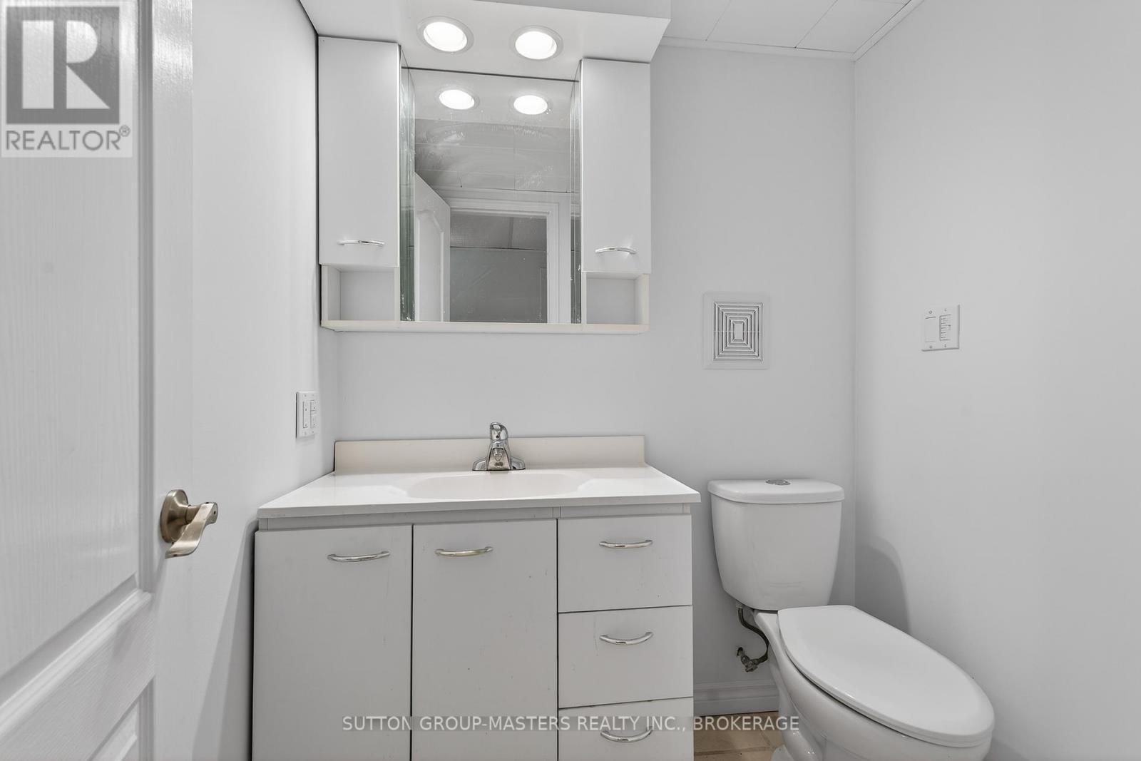 16 Corrigan Street, Kingston (East Of Sir John A. Blvd), ON - Indoor Photo Showing Bathroom