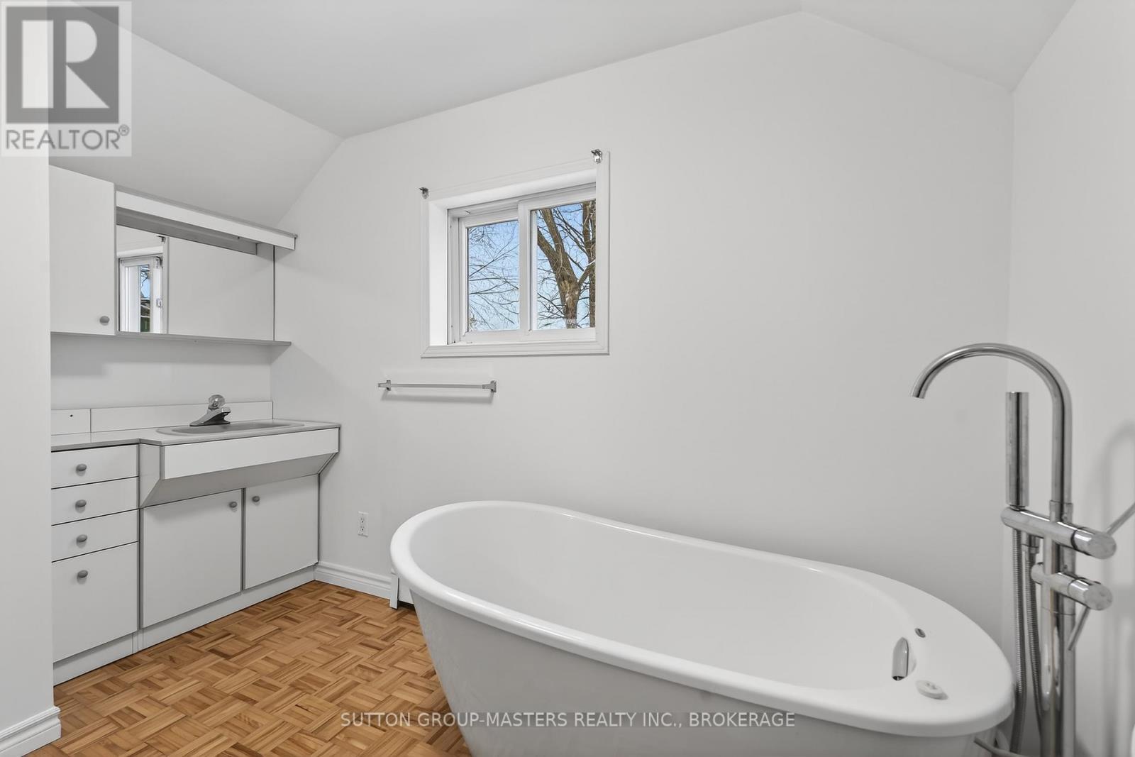 16 Corrigan Street, Kingston (East Of Sir John A. Blvd), ON - Indoor Photo Showing Bathroom