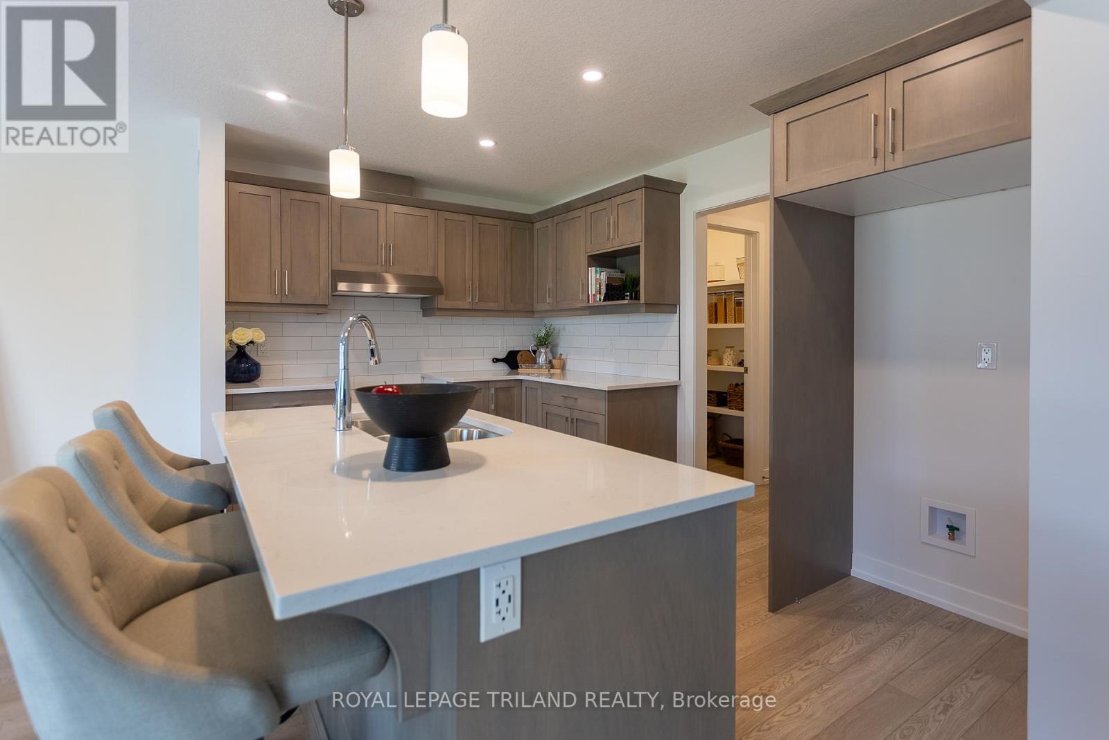 122 Styles Drive, St. Thomas, ON - Indoor Photo Showing Kitchen
