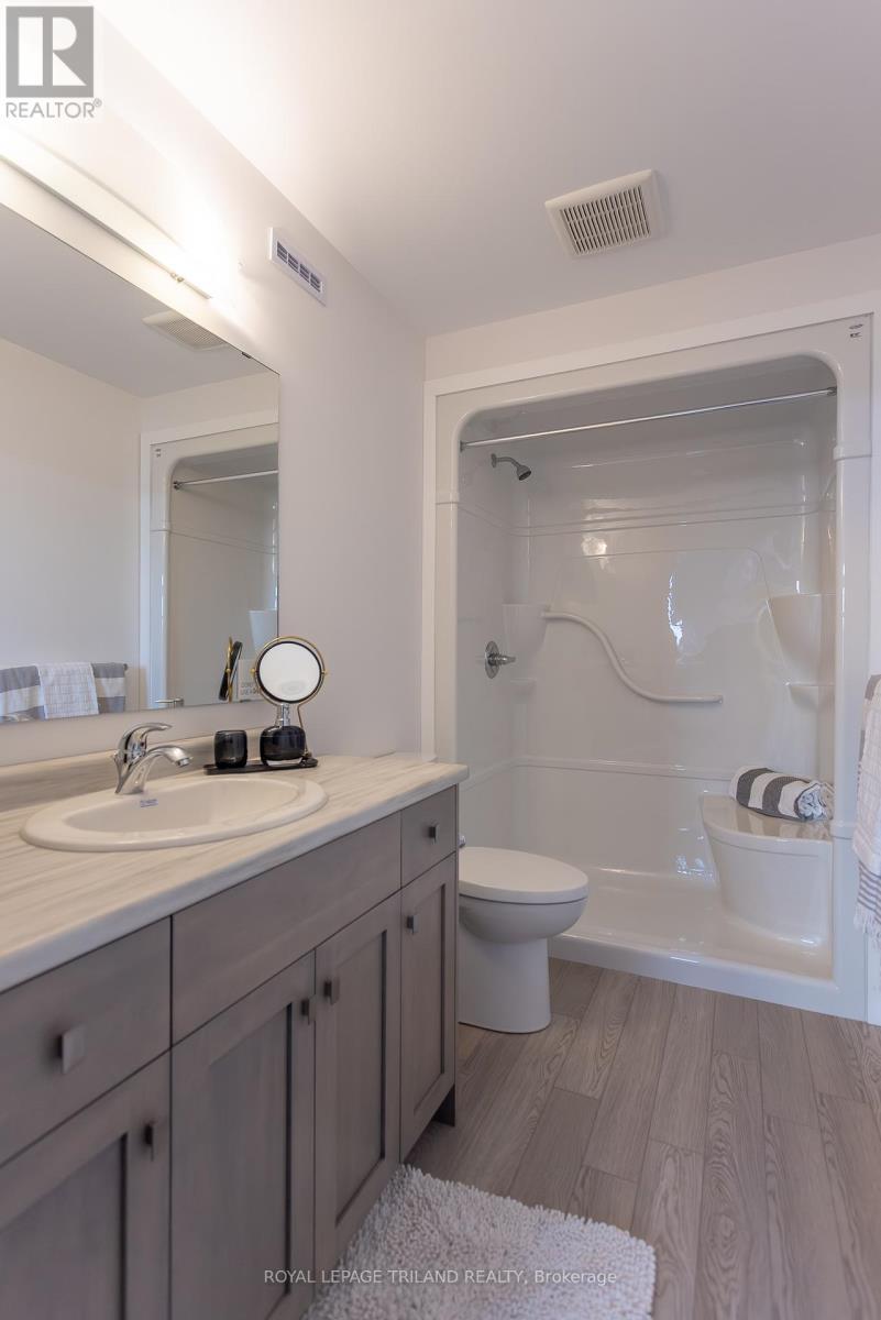 122 Styles Drive, St. Thomas, ON - Indoor Photo Showing Bathroom