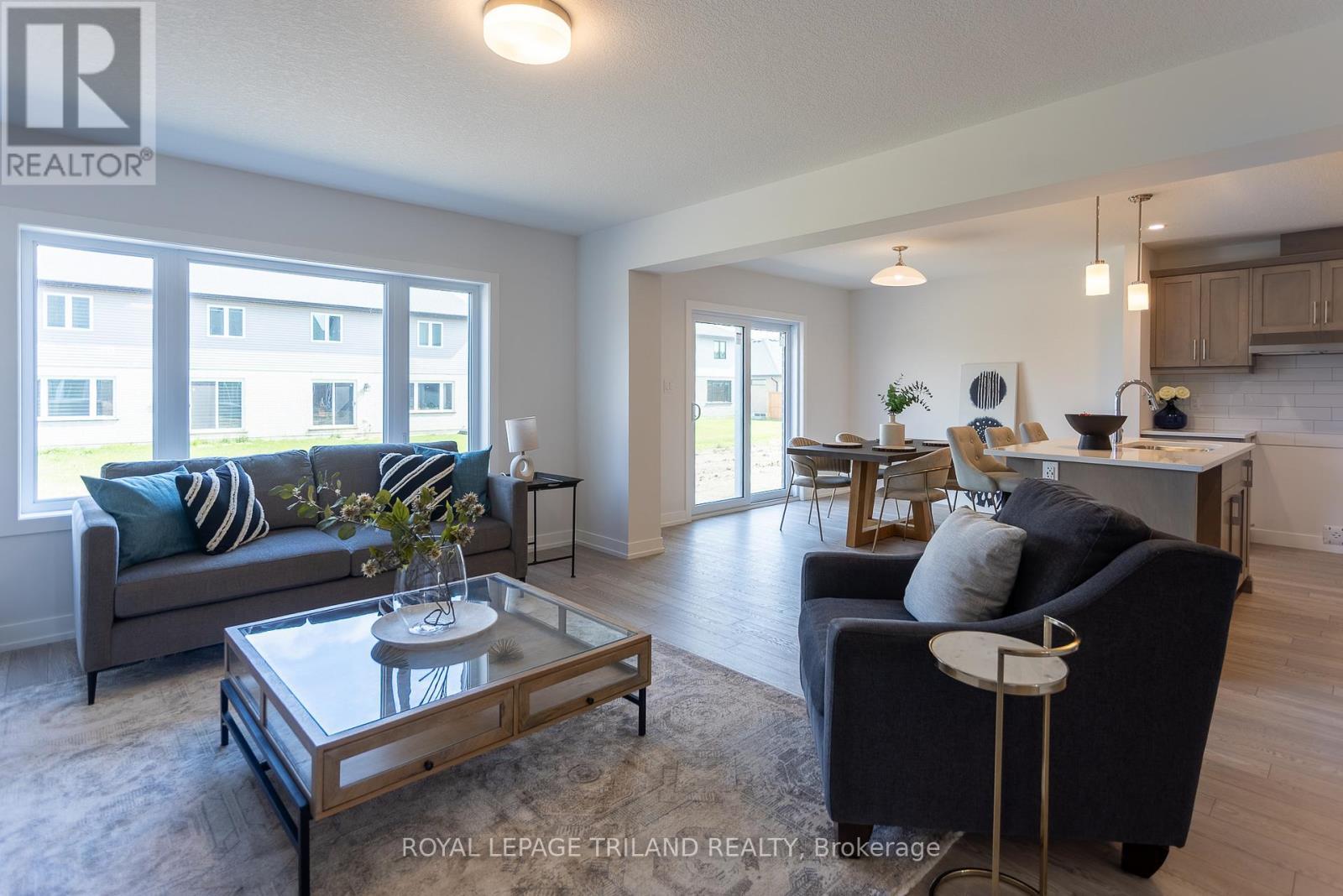 122 Styles Drive, St. Thomas, ON - Indoor Photo Showing Living Room