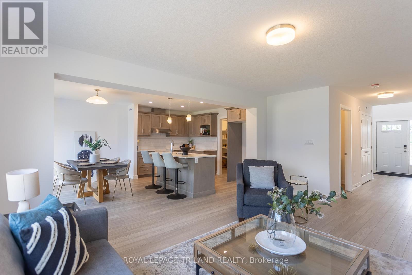 122 Styles Drive, St. Thomas, ON - Indoor Photo Showing Living Room
