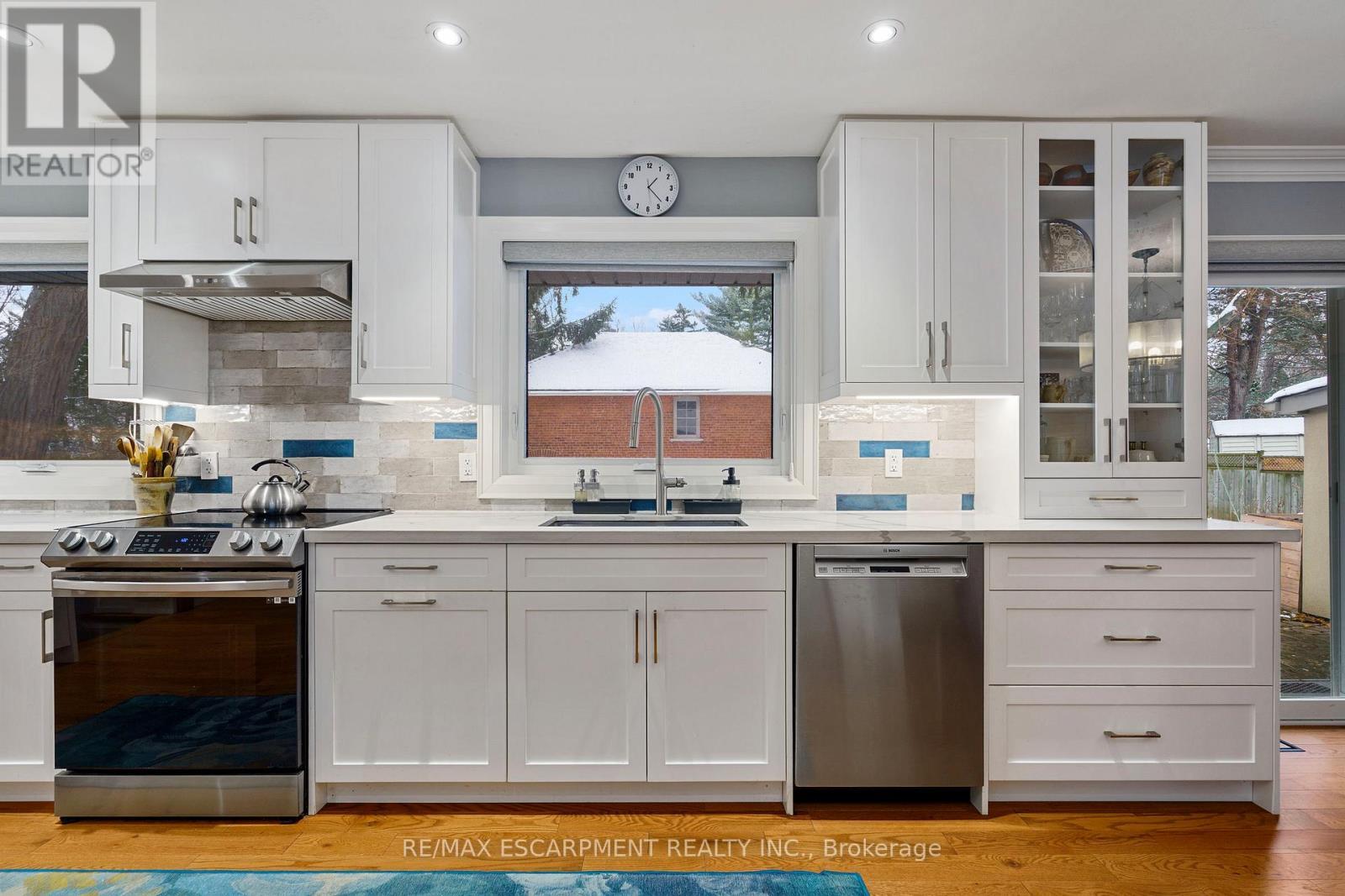 3 Hatfield Place, Hamilton, ON - Indoor Photo Showing Kitchen