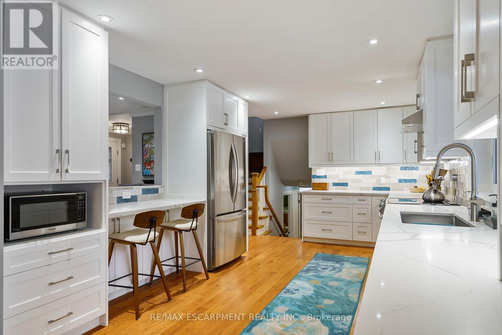 3 Hatfield Place, Hamilton, ON - Indoor Photo Showing Kitchen With Stainless Steel Kitchen With Upgraded Kitchen