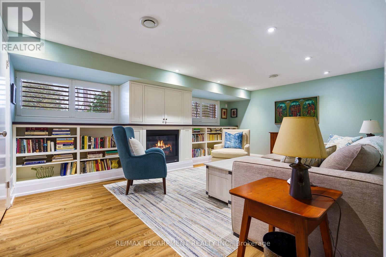 3 Hatfield Place, Hamilton, ON - Indoor With Fireplace