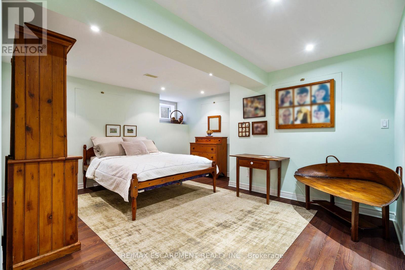 3 Hatfield Place, Hamilton, ON - Indoor Photo Showing Bedroom