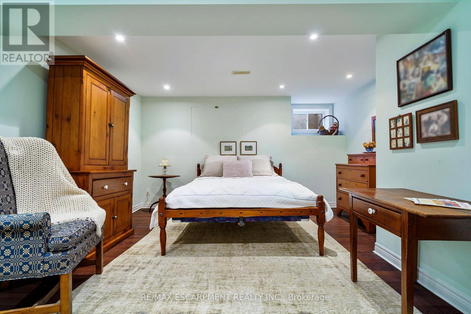3 Hatfield Place, Hamilton, ON - Indoor Photo Showing Bedroom