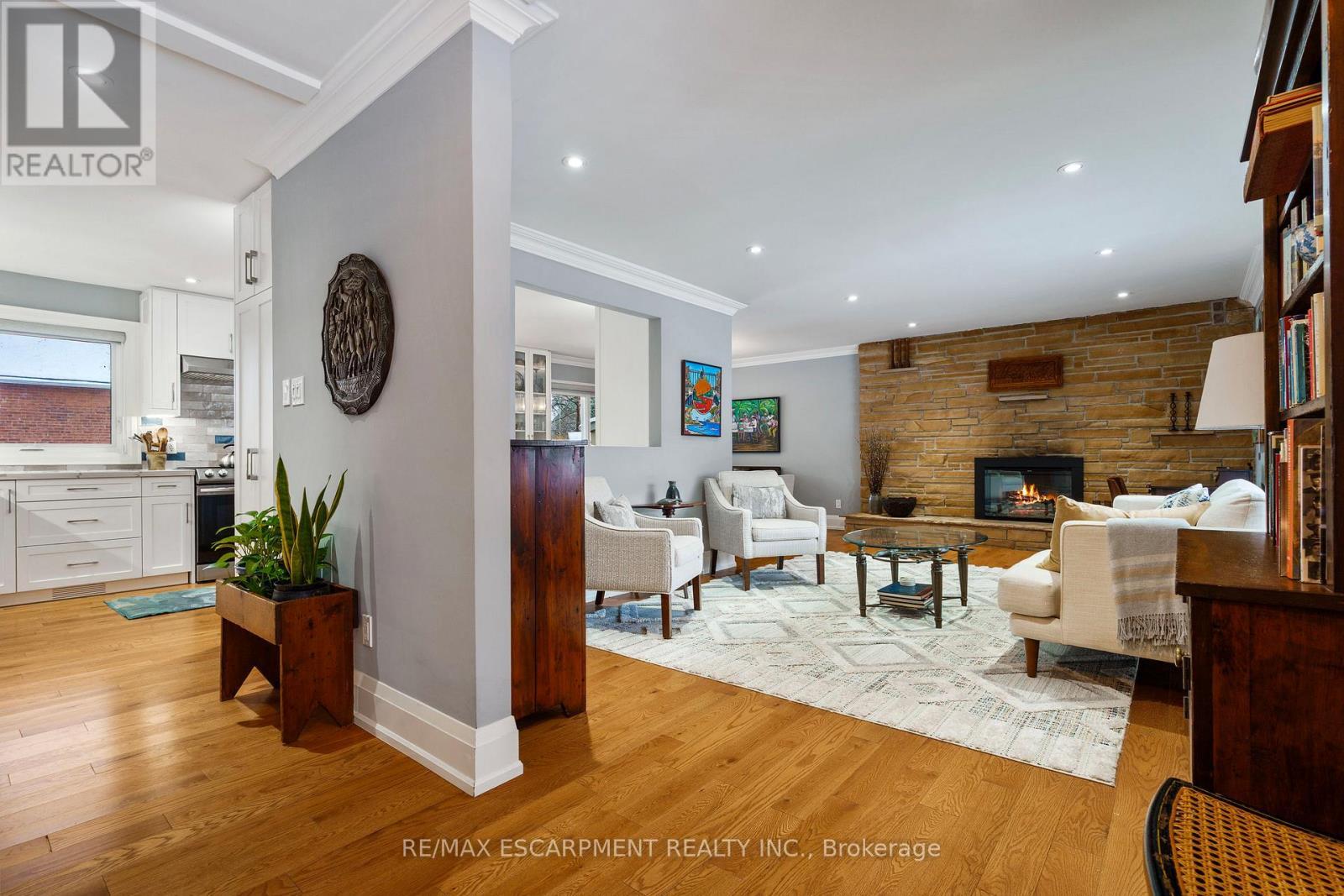 3 Hatfield Place, Hamilton, ON - Indoor With Fireplace