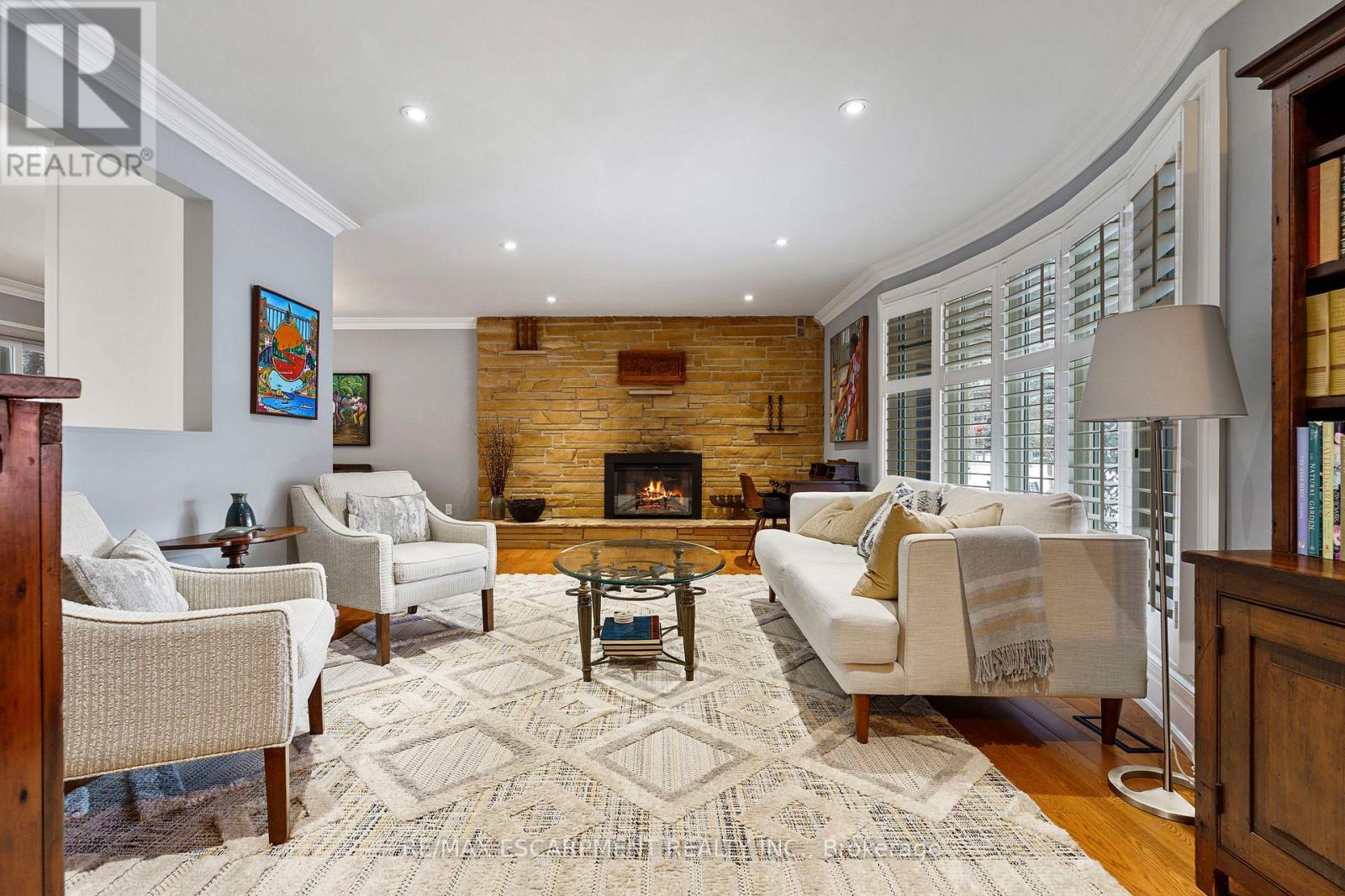 3 Hatfield Place, Hamilton, ON - Indoor With Fireplace