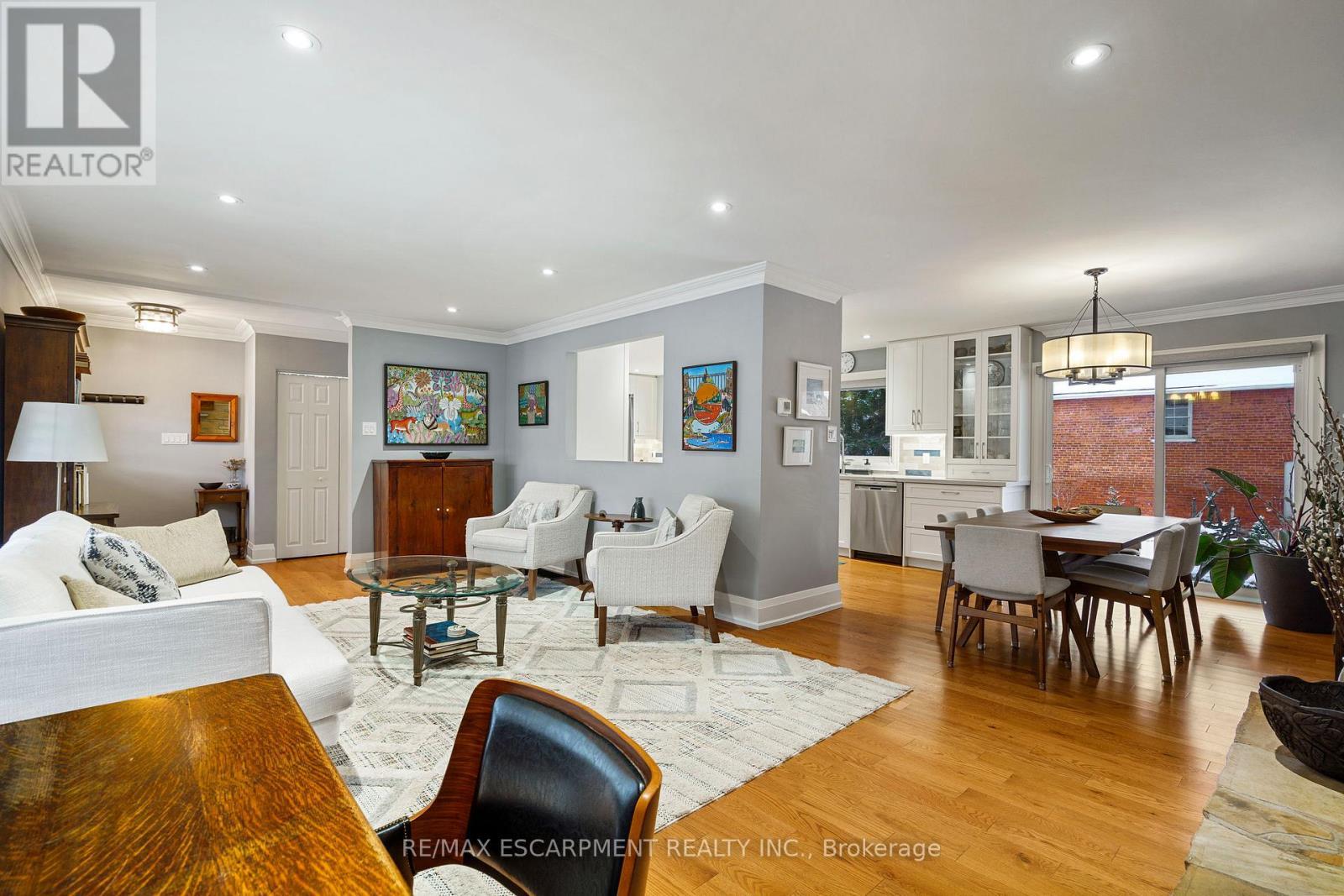 3 Hatfield Place, Hamilton, ON - Indoor Photo Showing Living Room
