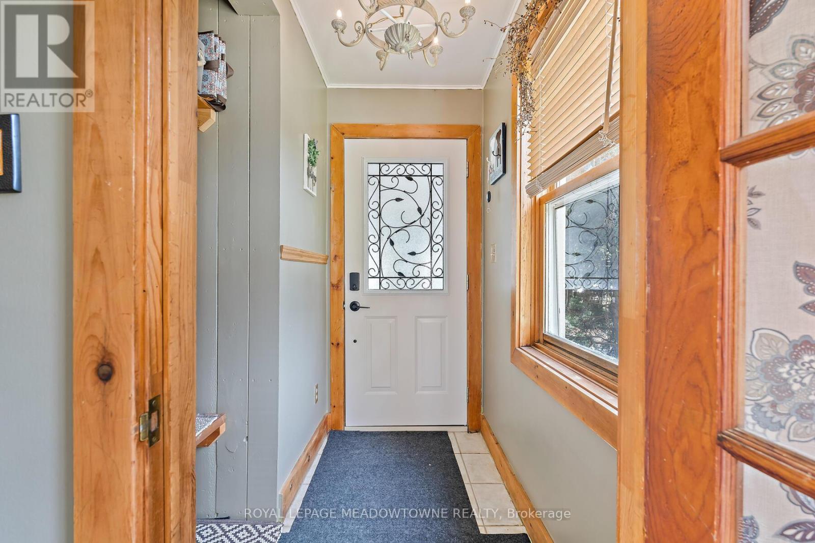 Front Entrance Foyer - 9201 24 Side Road, Erin, ON - Indoor Photo Showing Other Room