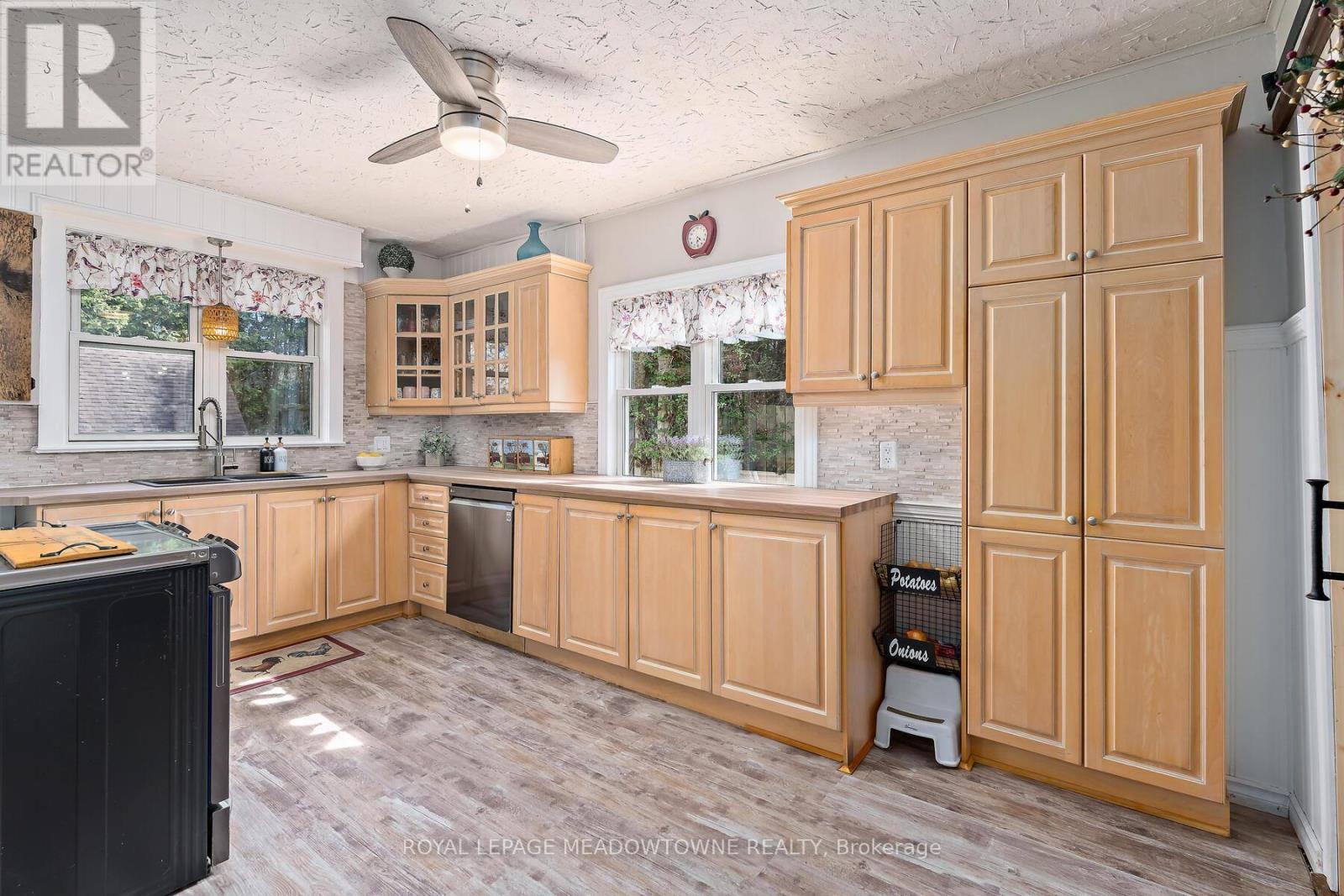 Kitchen - 9201 24 Side Road, Erin, ON - Indoor Photo Showing Kitchen