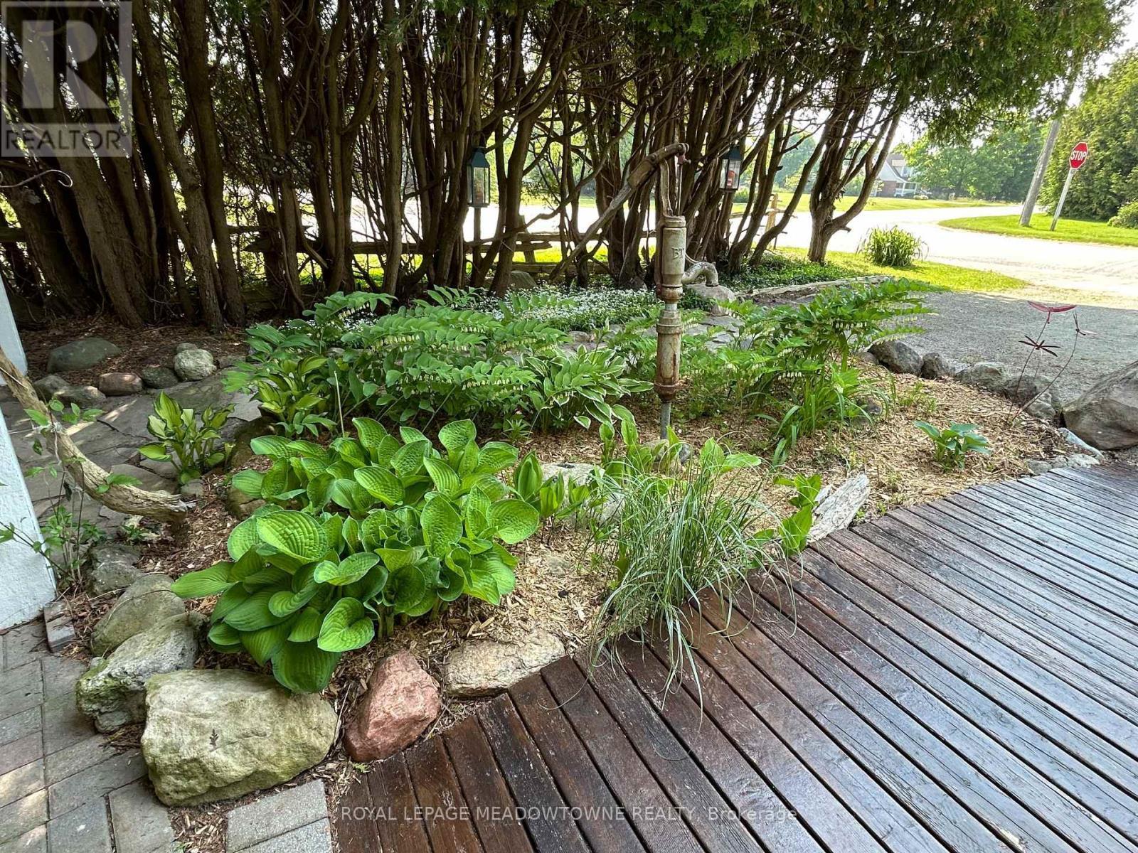 Perennial Gardens - 9201 24 Side Road, Erin, ON - Outdoor With Deck Patio Veranda