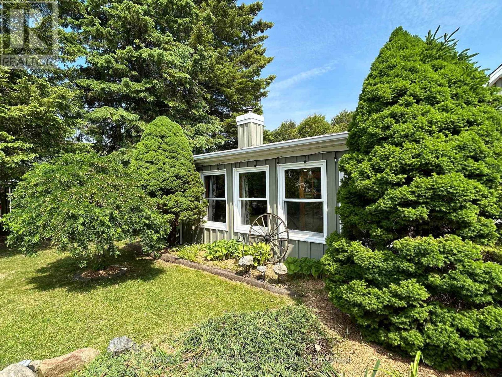 Exterior Front Garden - 9201 24 Side Road, Erin, ON - Outdoor