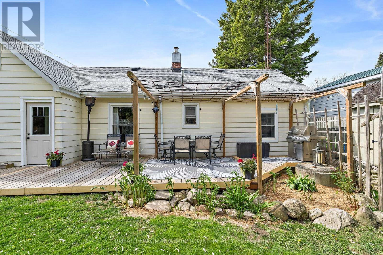 Back deck - 9201 24 Side Road, Erin, ON - Outdoor With Deck Patio Veranda